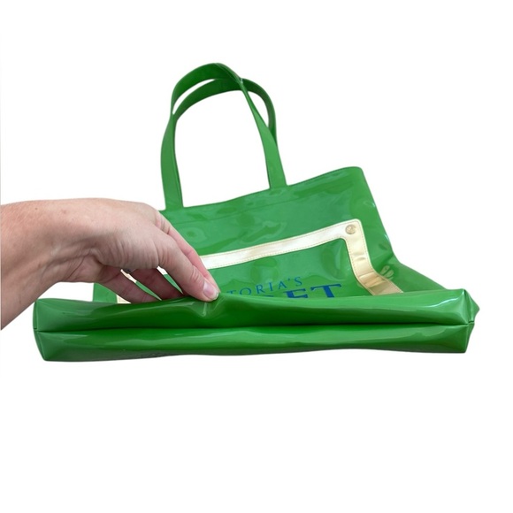 Victoria Secrets Vinyl Tote Bag Green w/Gold Lining & Animal Print Lining - Picture 5 of 9